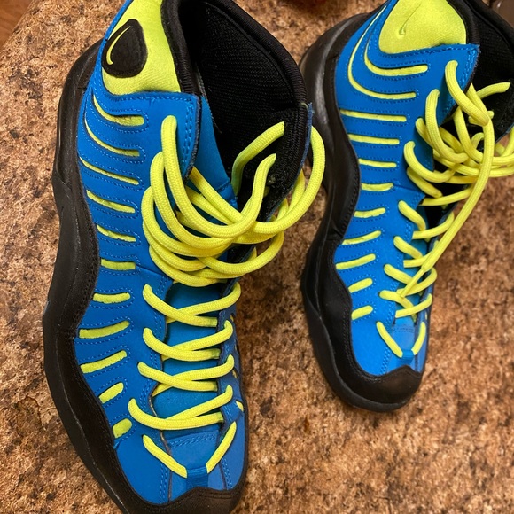 Nike Size 6 Youth - Picture 2 of 2